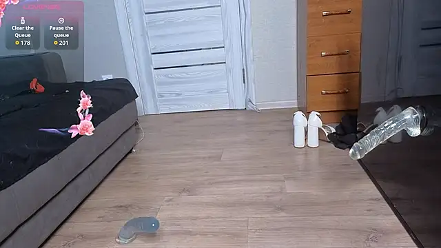 Fafa Fluff online show from April 7, 7:27 pm