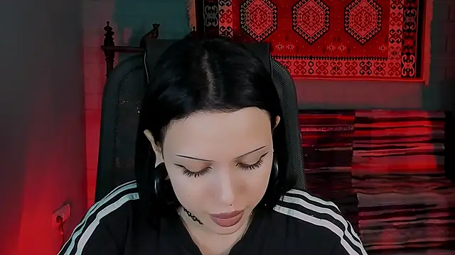 MiaCain online show from September 30, 5:51 pm