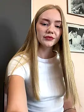 Snapshot of MilaMoone chatting on September 30, 11:49 am MilaMoone online show from September 30, 11:49 am