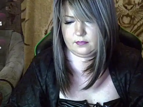 YuliiaSan online show from December 2, 10:01 pm