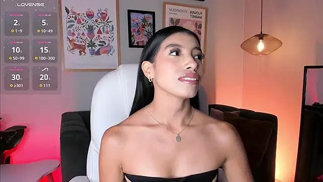 Tiffany Low online show from May 22, 2:59 pm