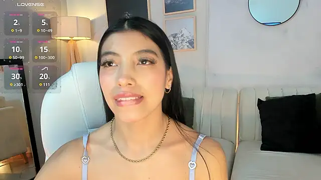 Tiffany Low online show from February 26, 3:55 pm