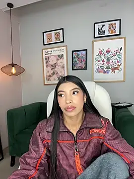 Tiffany Low online show from May 21, 2:48 pm