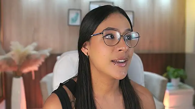 LaurennMiles online show from September 29, 7:08 pm