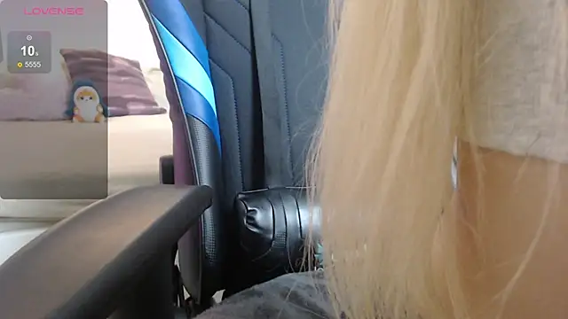 kissy kissi online show from November 1, 9:02 am