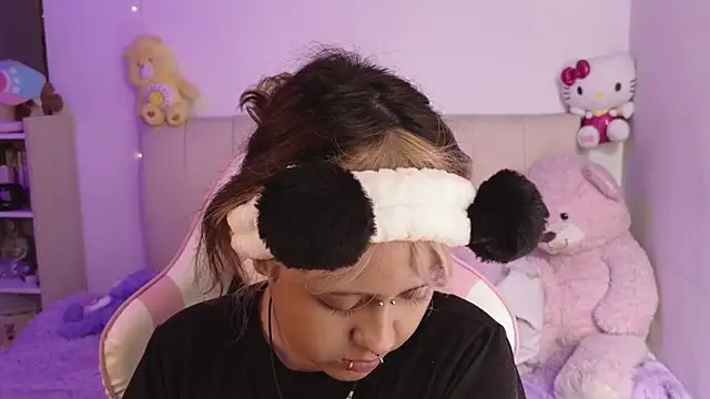 NekoWaifu online show from May 14, 2:12 pm