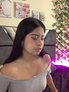 Emily Cat18 online show from April 29, 8:47 pm