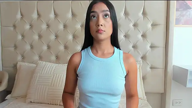 EmmaaHills online show from September 29, 9:09 pm