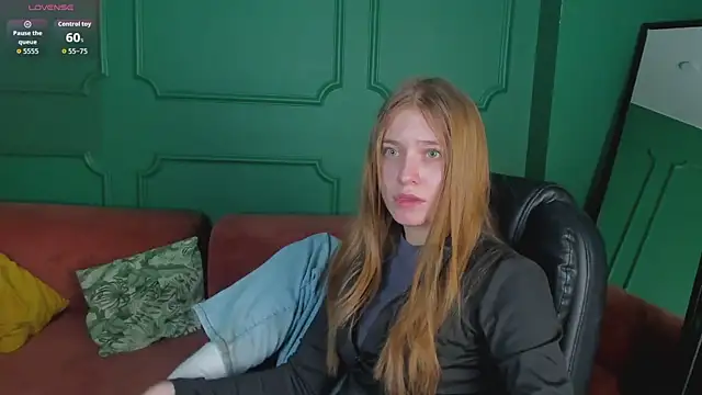 TinnyTiana online show from March 10, 8:18 am