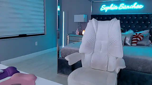 theofficialsophiasanchez online show from December 20, 4:27 am