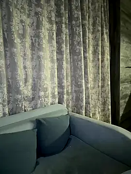 MissOyee online show from November 8, 6:57 pm