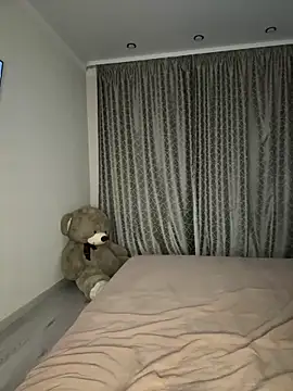 MissOyee online show from April 9, 7:41 pm