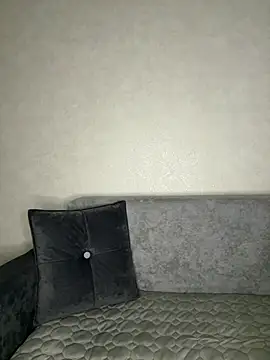 MissOyee online show from March 27, 7:36 pm