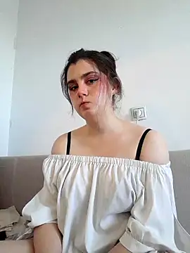 Luna Moody online show from October 3, 11:15 am