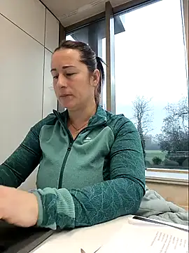 bichota85 online show from December 15, 9:03 am