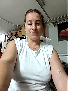 bichota85 online show from October 13, 7:27 pm