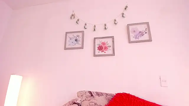 mely rosse  online show from May 25, 1:32 pm