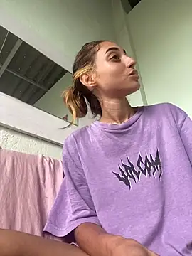 loirinhaaa online show from November 12, 1:53 pm