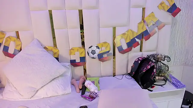 mia vy online show from July 13, 3:18 am