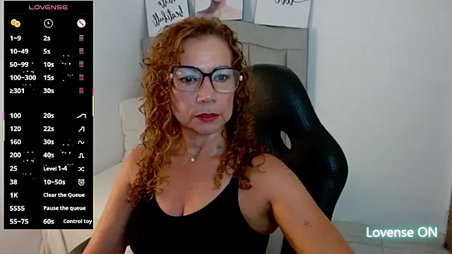 Jademommy  online show from October 29, 9:50 pm