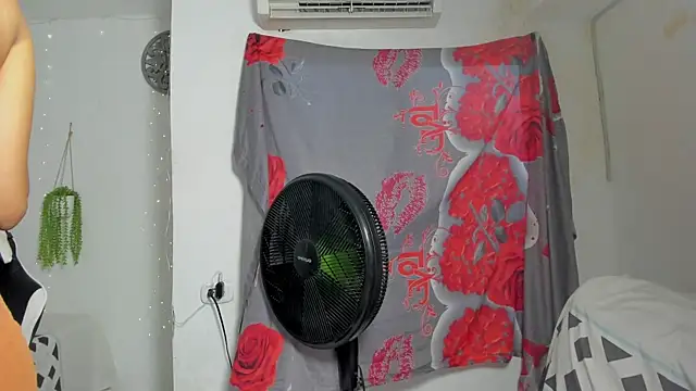 Dakota x18 online show from November 8, 8:25 pm