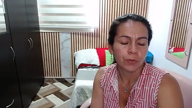 camilavargas  online show from May 19, 8:16 pm