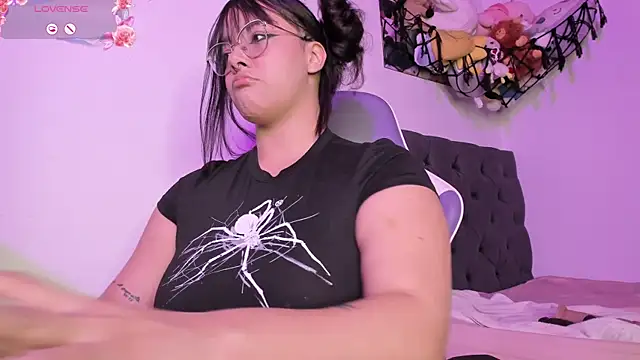 Lilithh Kuro online show from March 4, 12:06 am