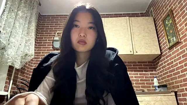 EmmaLeexth online show from October 6, 2:23 pm