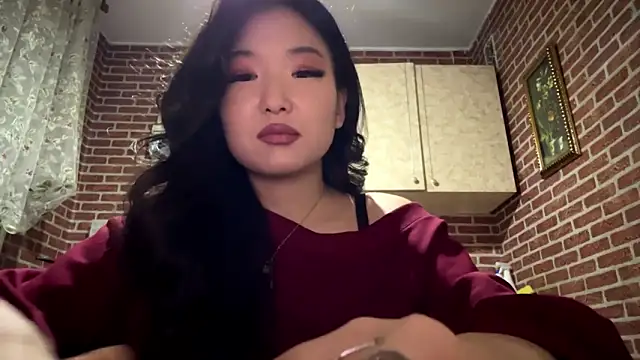 EmmaLeexth online show from March 31, 1:44 pm