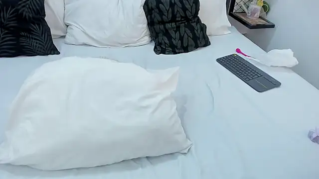 Snapshot of KENDRAOWEN chatting on September 22, 9:57 pm KENDRAOWEN online show from September 22, 9:57 pm