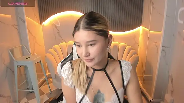 Emma1 b  online show from October 4, 8:13 pm