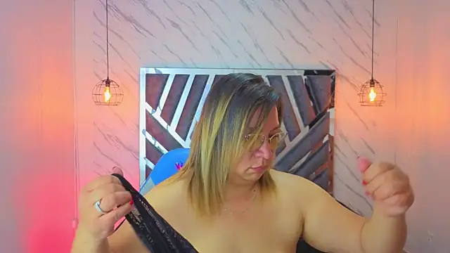 MaylinRosse  online show from May 22, 7:01 pm