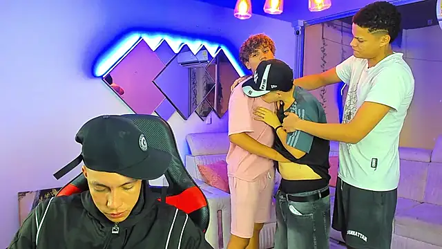 Houseofwarrios online show from February 10, 5:43 am