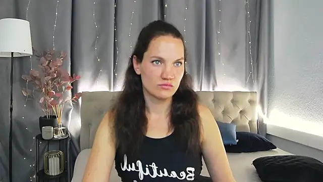 IvetaRayy online show from September 24, 1:21 pm