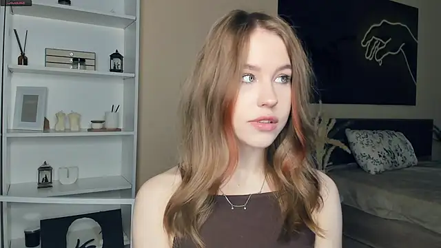 MaliaBourraine online show from May 18, 7:25 am