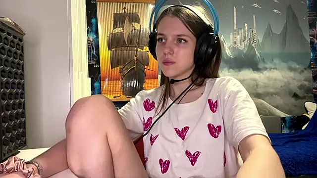 Elira Breeze online show from December 1, 5:04 pm