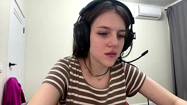 Elira Breeze online show from January 18, 7:21 pm