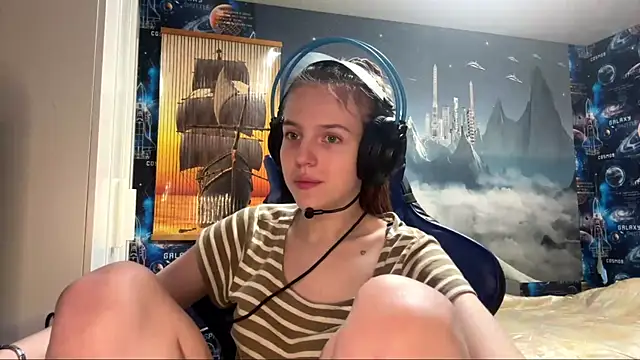 Elira Breeze online show from April 9, 2:33 pm