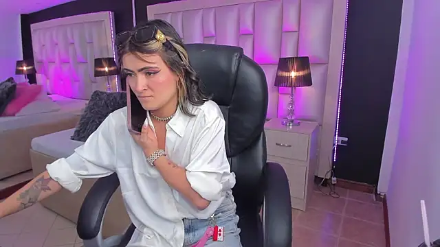 LuisaJonnes  online show from December 16, 10:37 pm