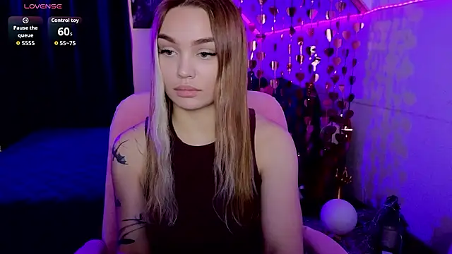 KitsyMoore online show from February 13, 12:40 pm