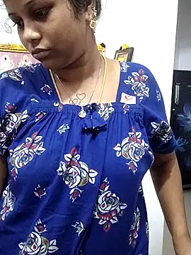 sweetqueen143 online show from April 7, 6:37 am