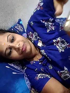 sweetqueen143 online show from May 12, 8:26 pm