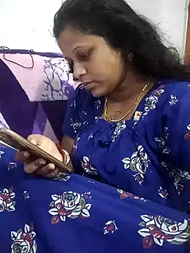 sweetqueen143 online show from May 23, 4:55 am