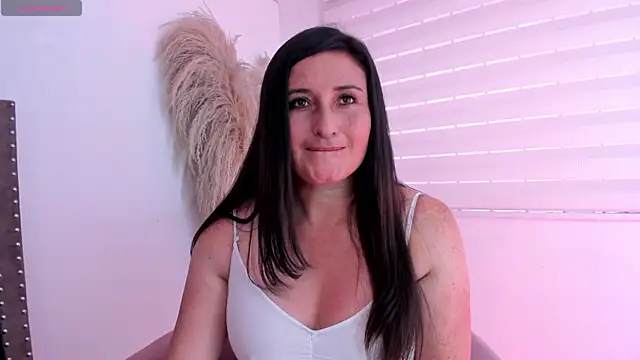 Snapshot of angela_fiory chatting on October 3, 8:58 pm angela fiory online show from October 3, 8:58 pm