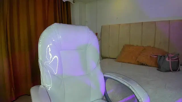 Maddy Rouse1 online show from October 28, 3:01 am