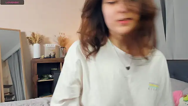 RosalvaOrhenkowski online show from September 28, 10:53 am