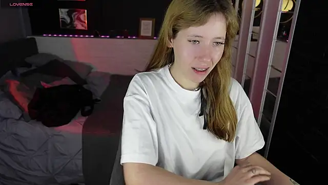 Daisy Wane online show from September 26, 5:38 am