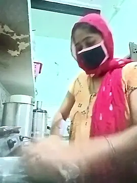 Cute-Charvii online show from May 13, 12:39 am