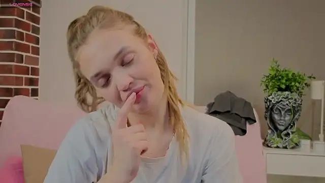 MarryLuz online show from October 26, 8:15 pm