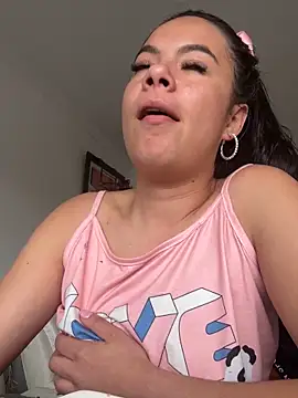Snapshot of lindaa__ chatting on September 24, 8:19 pm lindaa online show from September 24, 8:19 pm